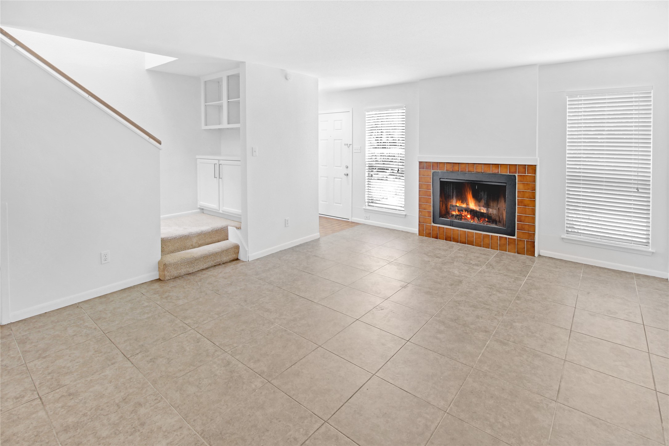 1500 Sandy Springs Road, Unit 69 Houston, TX 77042 - Photo 10 of 32 Living Room