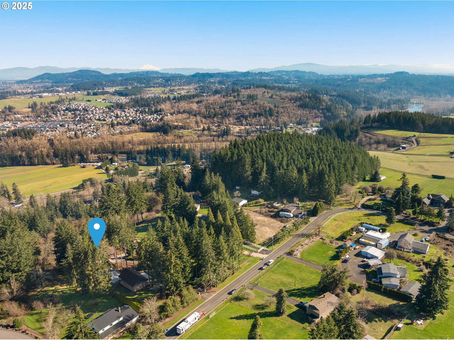 17287 South Overlook Road Oregon City, OR 97045 - Photo 48 of 48 a view of a lake with a city
