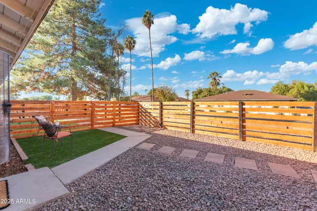 a view of a yard with an empty space