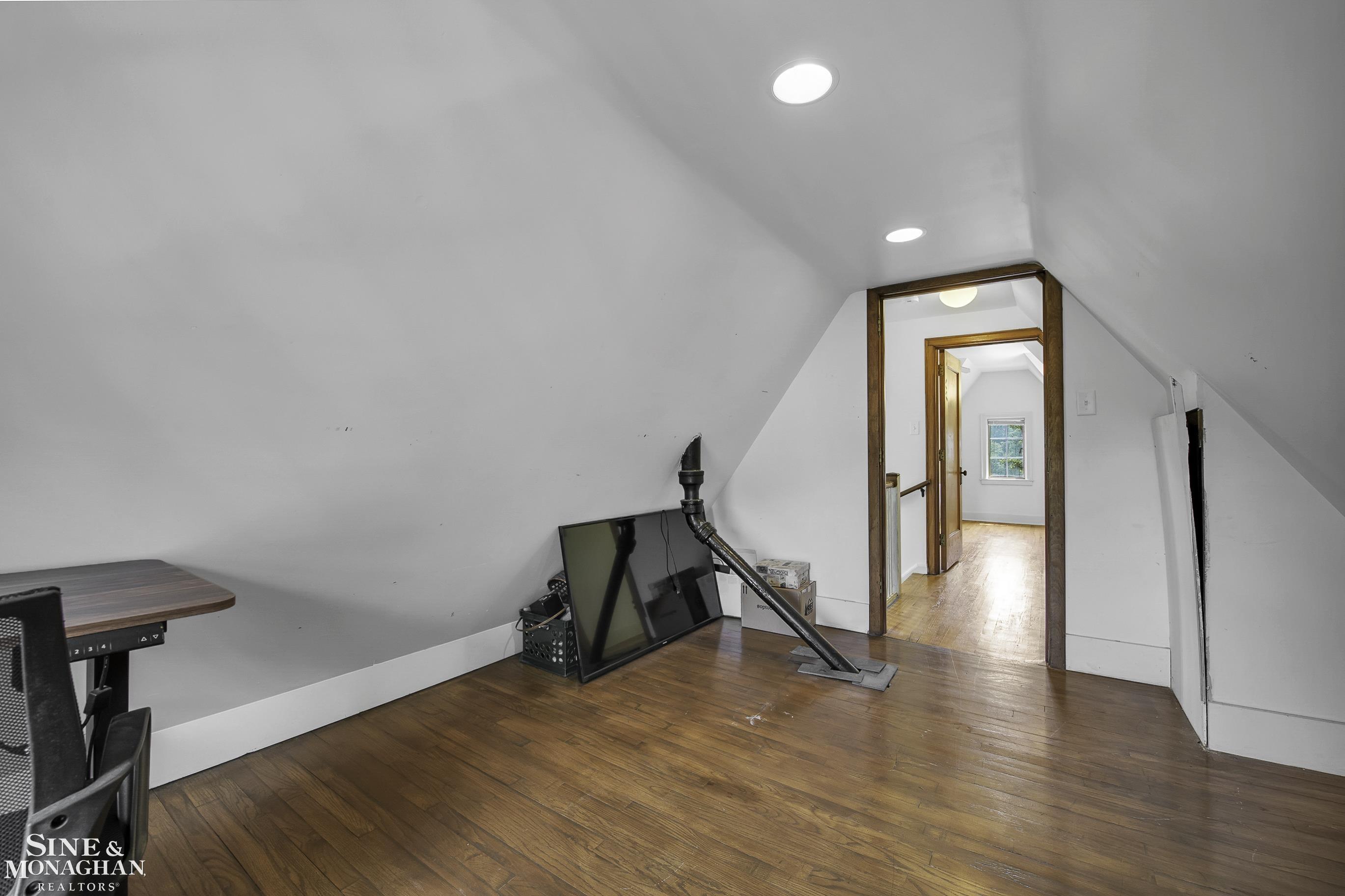 874 Westchester Road Grosse Pointe, MI 48230 - Photo 30 of 36 50124448-32.JPG