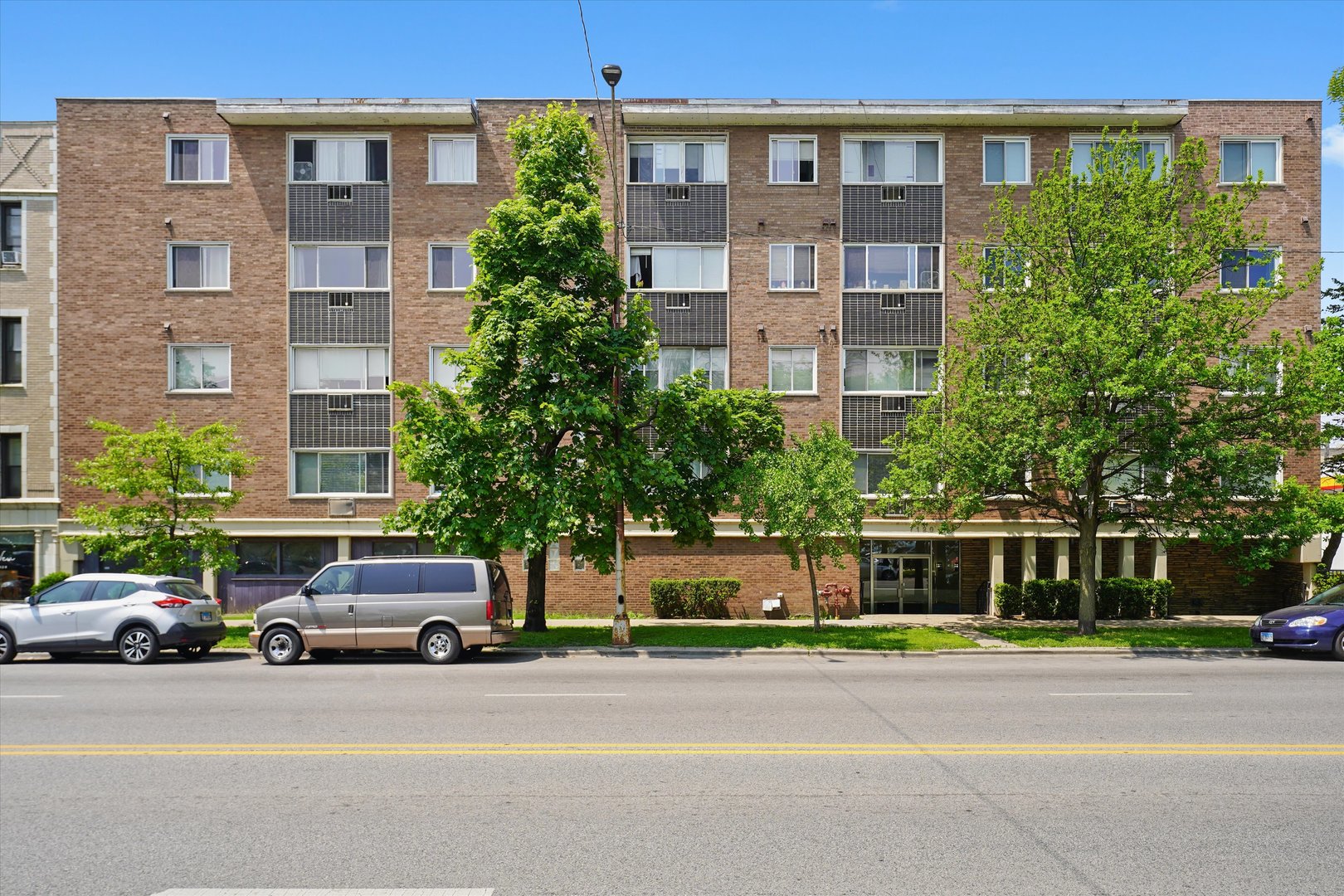 7120 North Sheridan Road, Unit 404 Chicago, IL 60626 - Photo 1 of 21 a building view