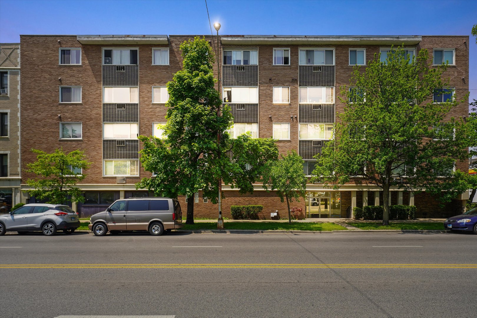 7120 North Sheridan Road, Unit 404 Chicago, IL 60626 - Photo 15 of 21 a building view