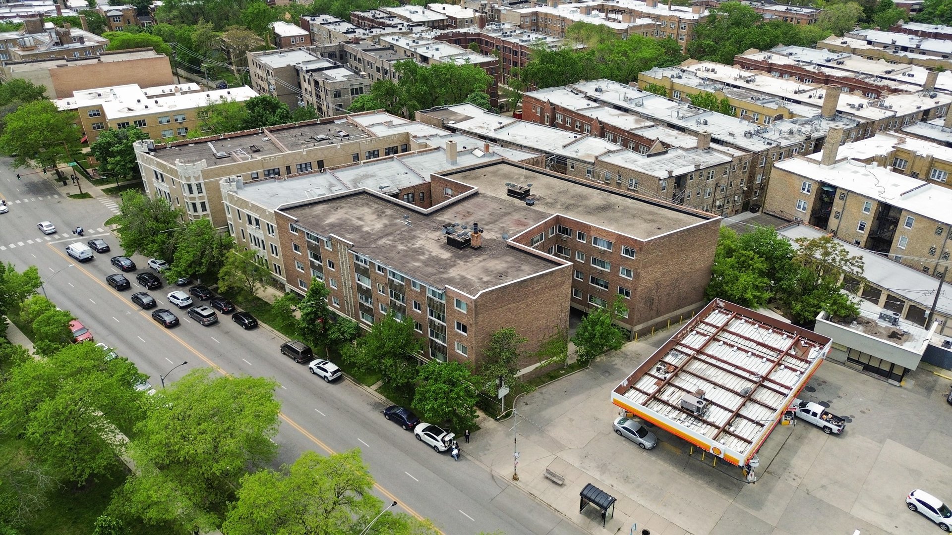 7120 North Sheridan Road, Unit 404 Chicago, IL 60626 - Photo 20 of 21 an aerial view of a house with a garden