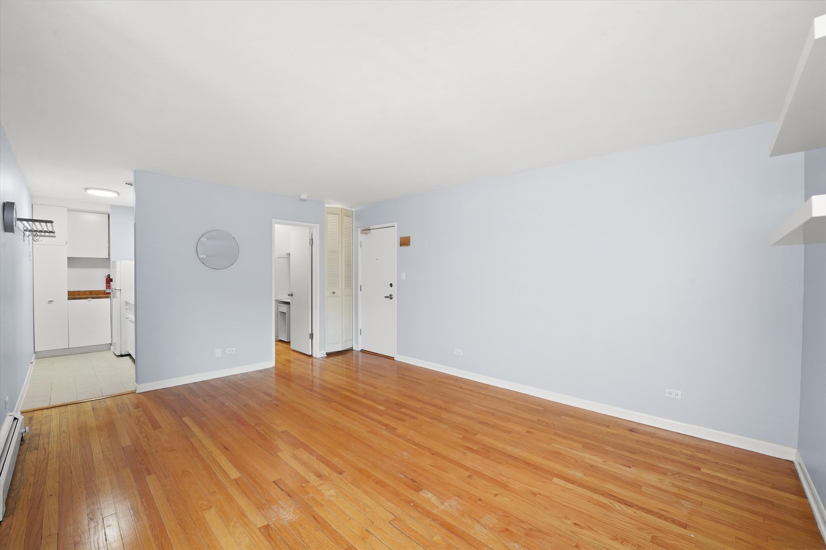 7120 North Sheridan Road, Unit 404 Chicago, IL 60626 - Photo 4 of 21 a view of a big room with wooden floor and a bathroom