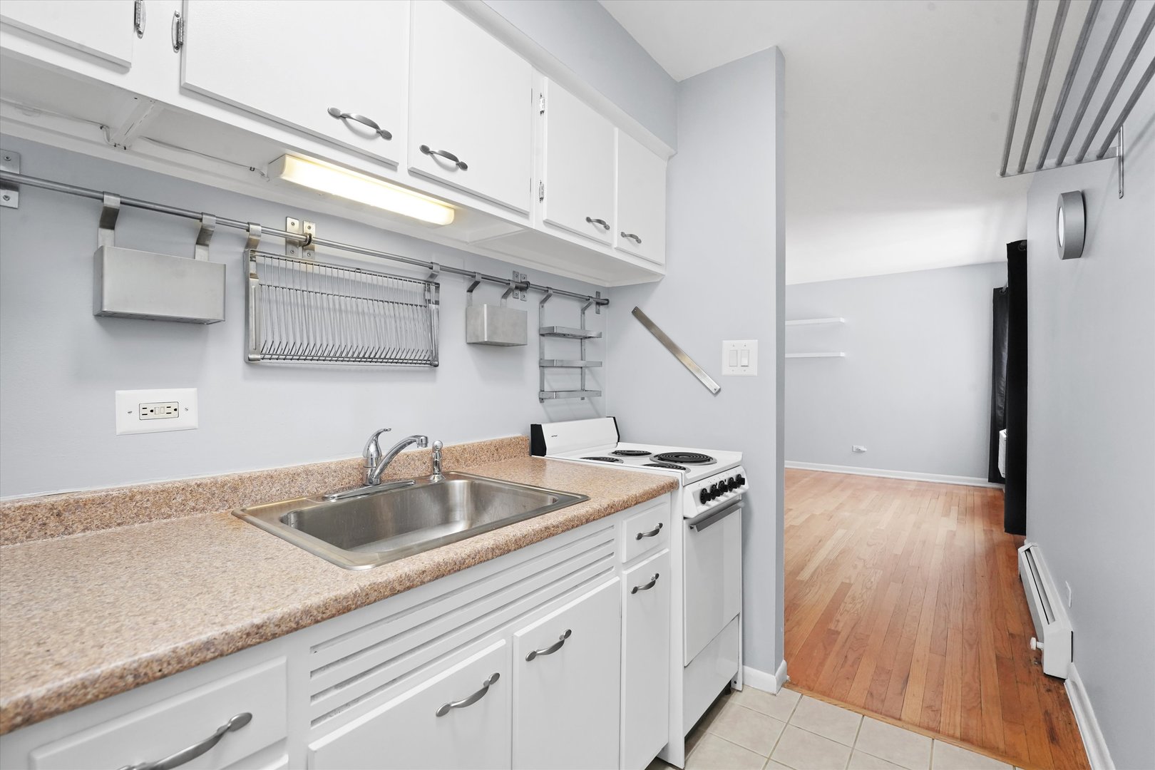 7120 North Sheridan Road, Unit 404 Chicago, IL 60626 - Photo 6 of 21 a kitchen with a sink and cabinets