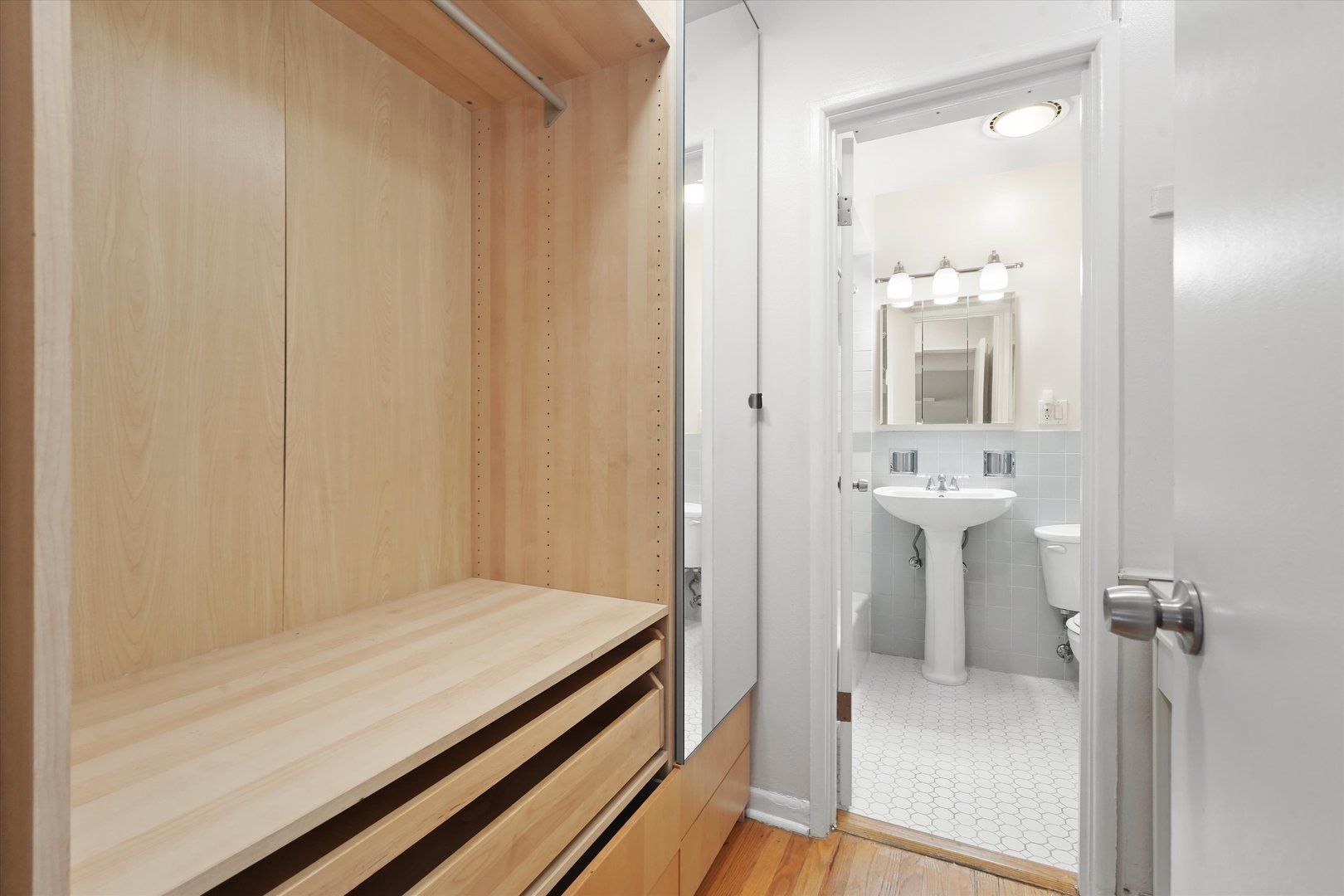 7120 North Sheridan Road, Unit 404 Chicago, IL 60626 - Photo 7 of 21 a bathroom with a sink a toilet and shower