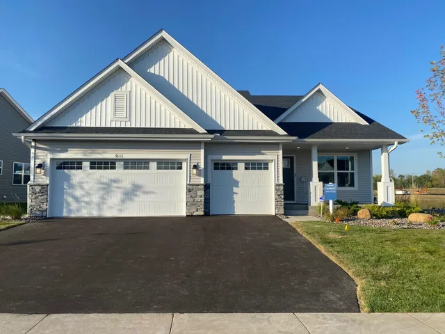 $529,900 | 7632 40th Street North, Oakdale, MN 55128