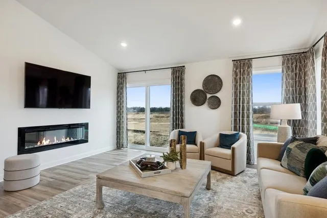 $529,900 | 7632 40th Street North, Oakdale, MN 55128