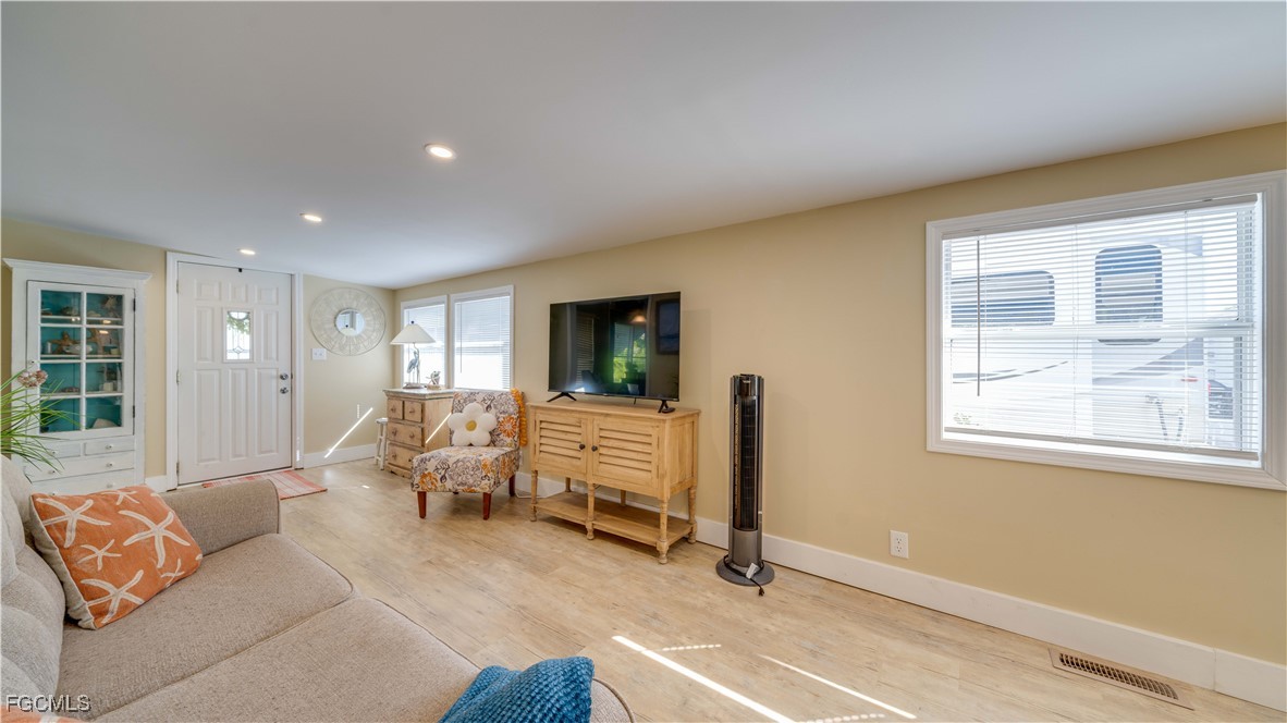 11077 Sunburst Lane Fort Myers, FL 33908 - Photo 5 of 37