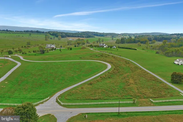 a view of a tennis court
