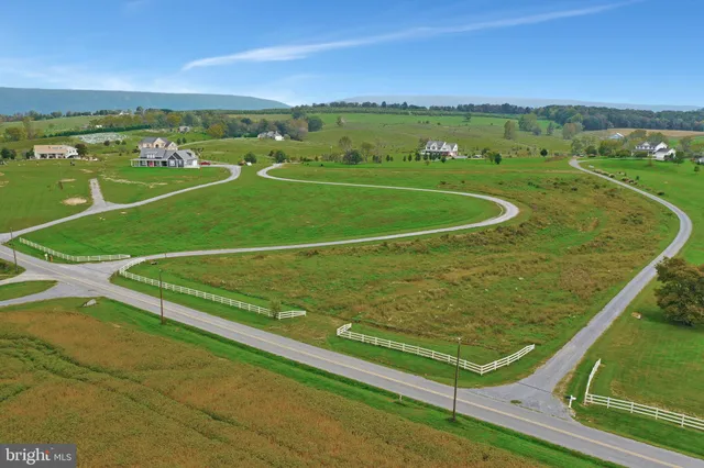 a view of a tennis court