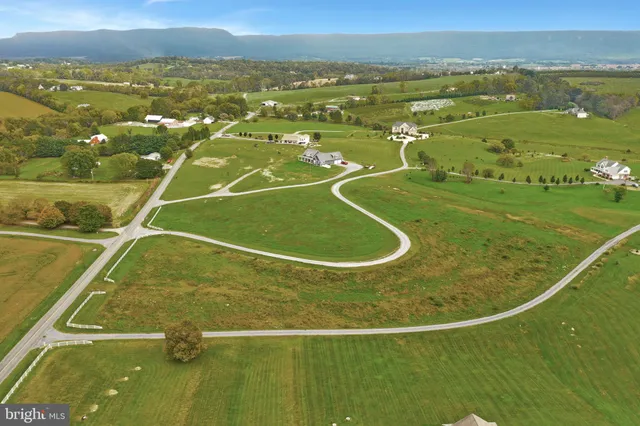 a view of a tennis court
