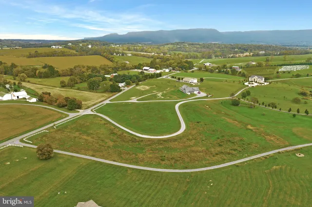 a view of a tennis court