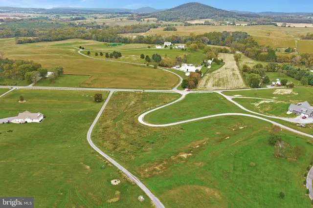 a view of a tennis court