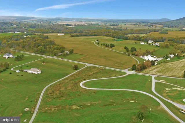 a view of a tennis court