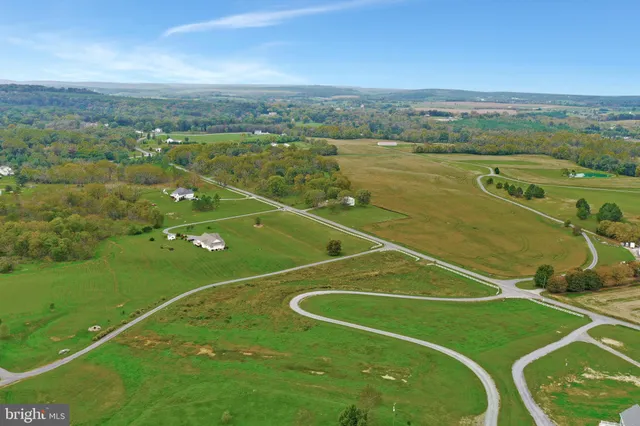a view of a tennis court