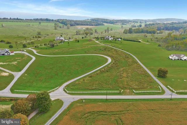 a view of a tennis court