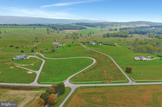 a view of a tennis court