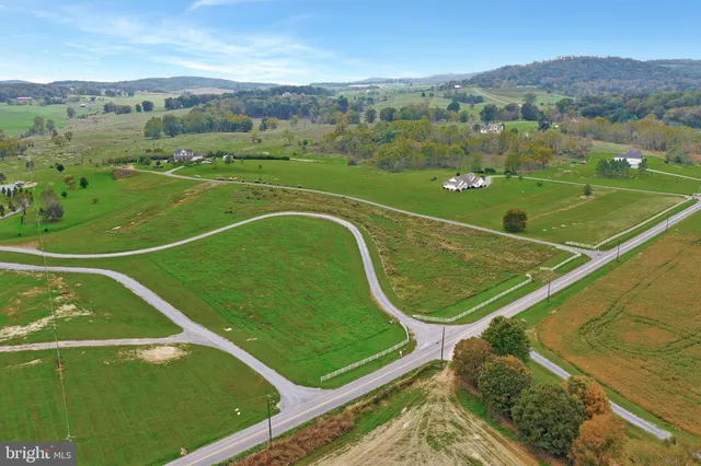 a view of a tennis court
