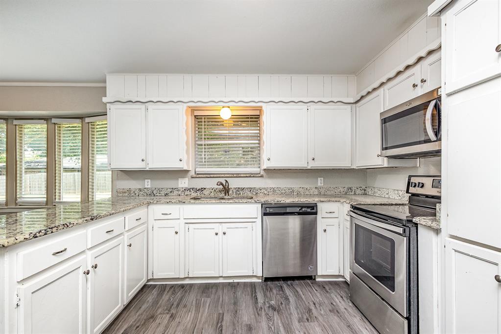 712 Springhill Drive Hurst, TX 76054 - Photo 6 of 18