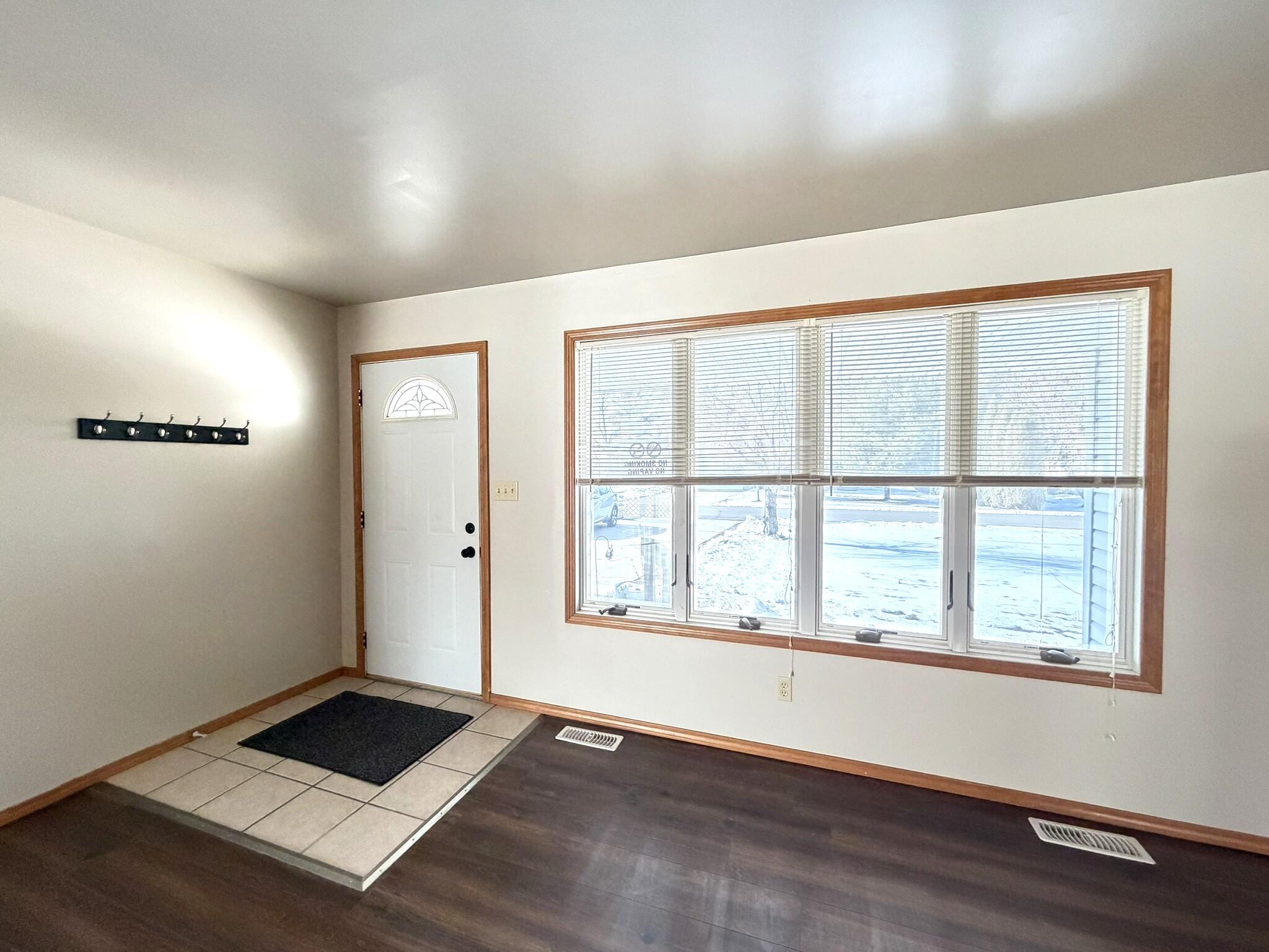 9103 Estates Drive Demotte, IN 46310 - Photo 12 of 35 2048x1536