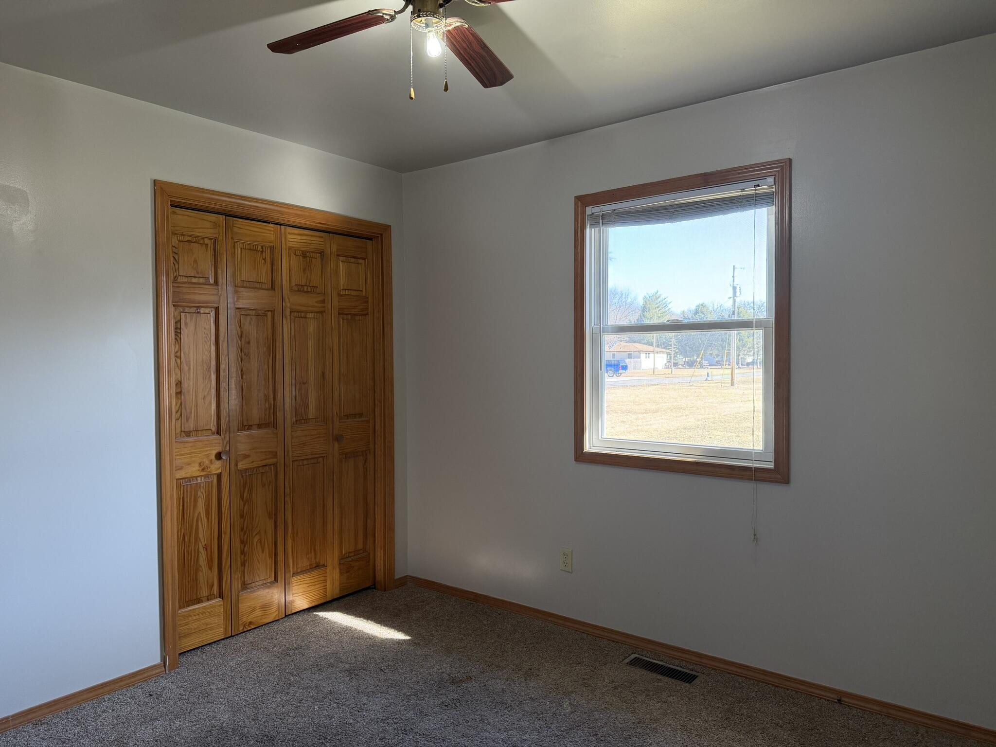 9103 Estates Drive Demotte, IN 46310 - Photo 22 of 35 an empty room with a window