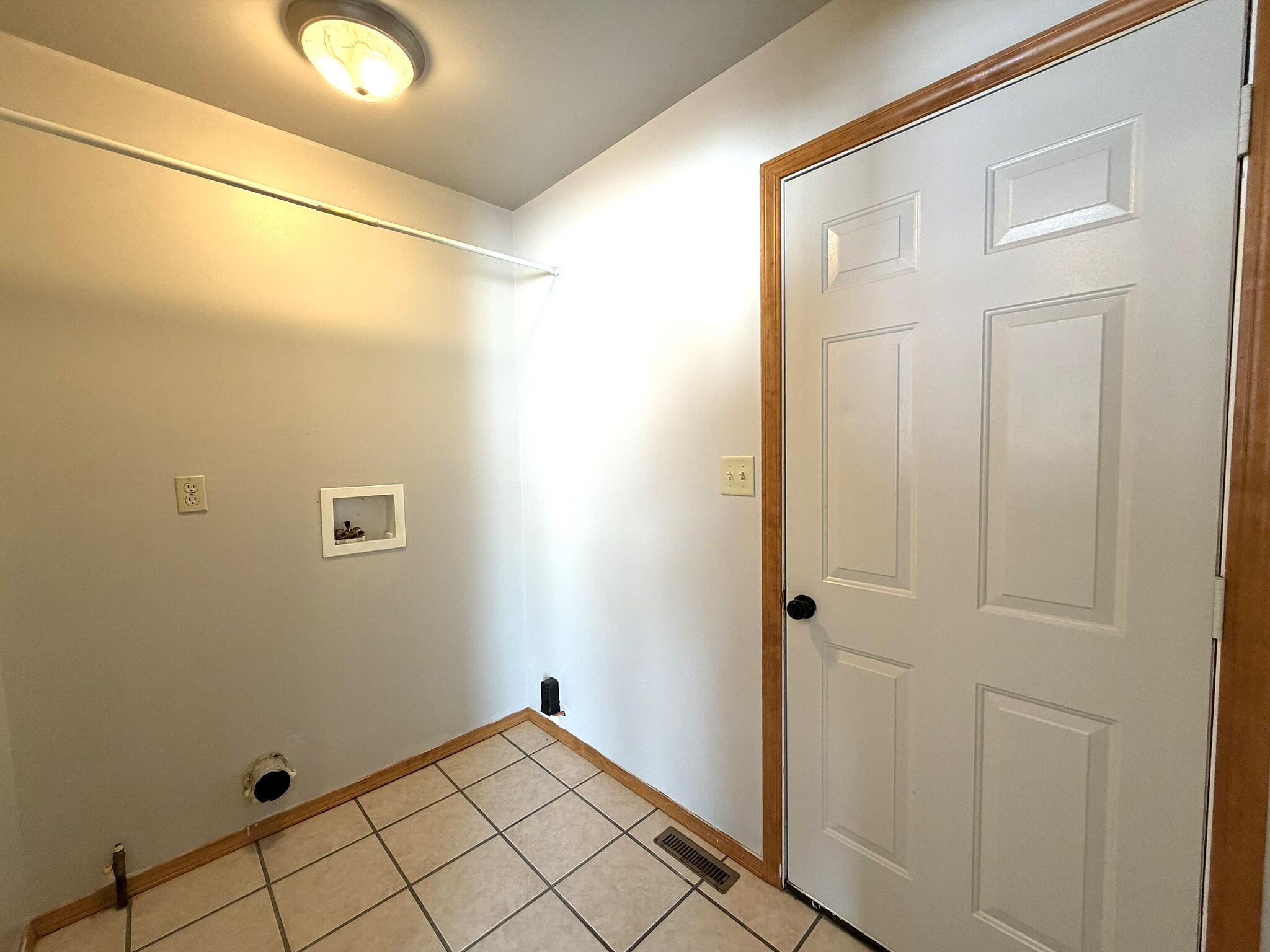 9103 Estates Drive Demotte, IN 46310 - Photo 33 of 35 2048x1536