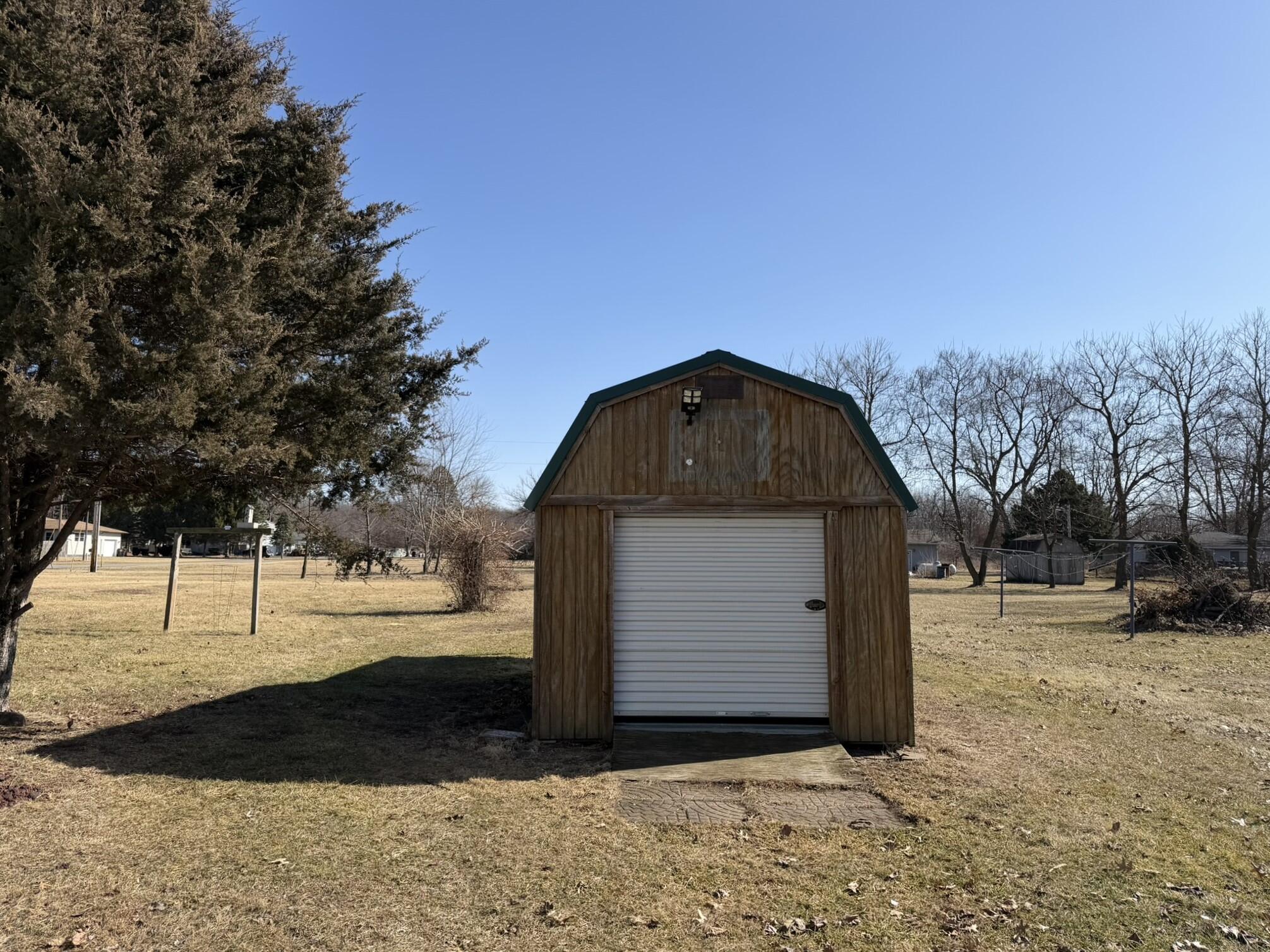 9103 Estates Drive Demotte, IN 46310 - Photo 9 of 35 a view of backyard with a large tree