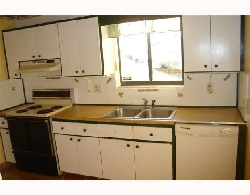 8200 Southwest 96th Court, Unit 8200 Miami, FL 33173 - Photo 9 of 11 Kitchen