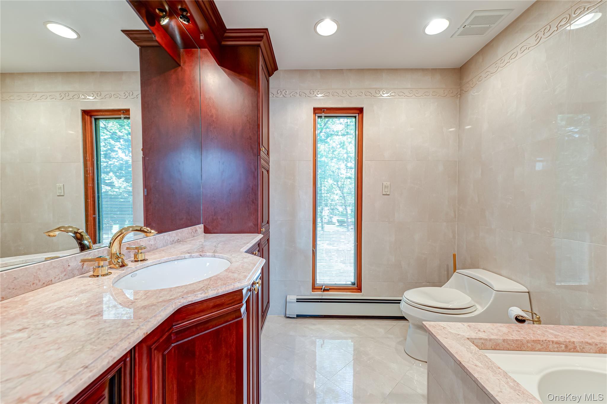 164 West Islip Road West Islip, NY 11795 - Photo 20 of 32