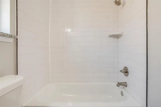 $1,900 | 921 Willow Circle South, Burleson, TX 76028