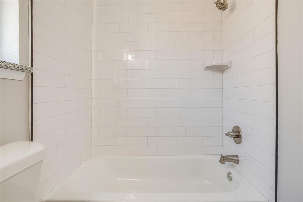 921 Willow Circle South Burleson, TX 76028 - Photo 11 of 25