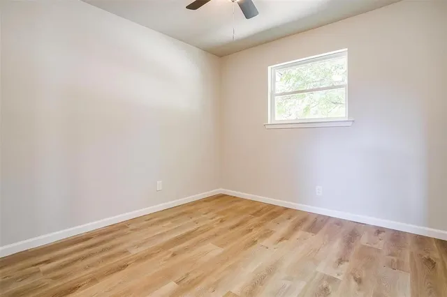 $1,900 | 921 Willow Circle South, Burleson, TX 76028