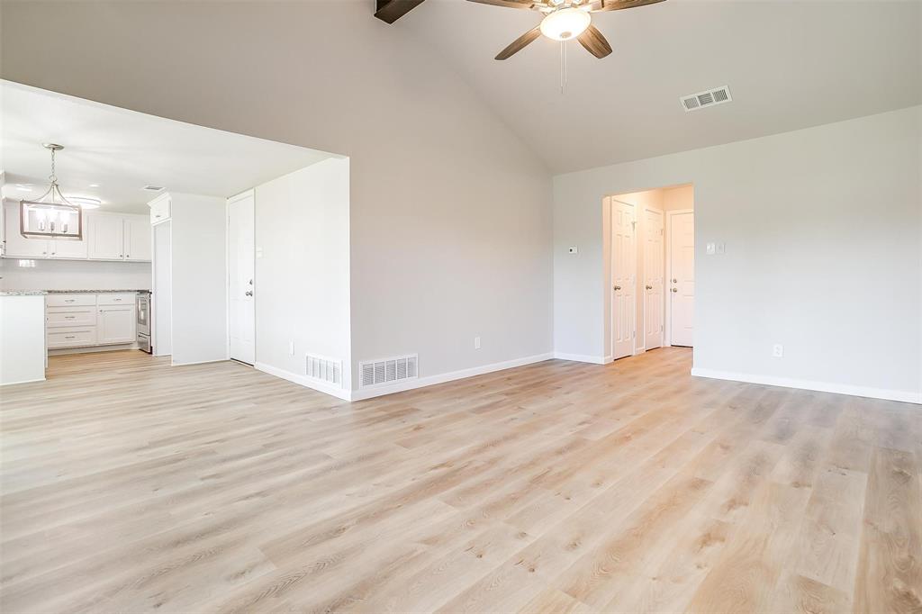 921 Willow Circle South Burleson, TX 76028 - Photo 15 of 25