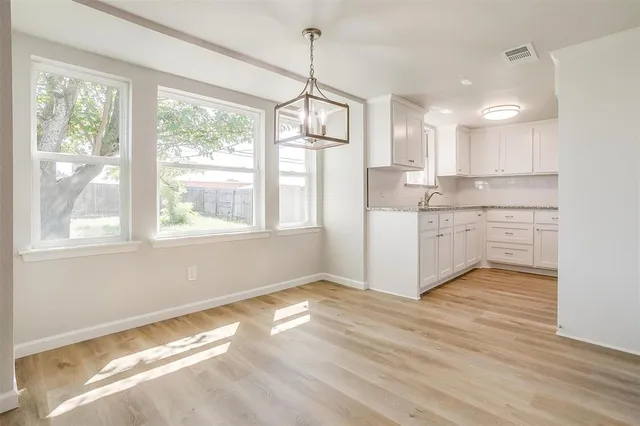 $1,900 | 921 Willow Circle South, Burleson, TX 76028