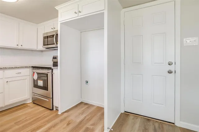 $1,900 | 921 Willow Circle South, Burleson, TX 76028