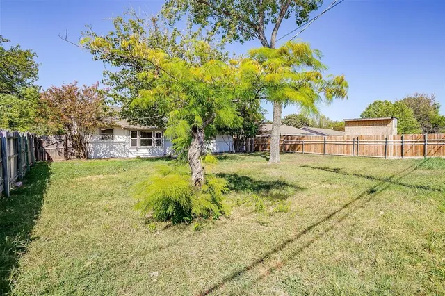 $1,900 | 921 Willow Circle South, Burleson, TX 76028