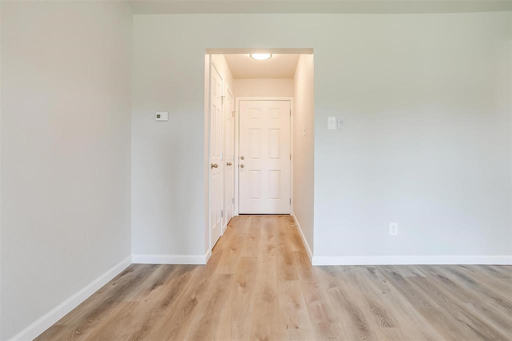 921 Willow Circle South Burleson, TX 76028 - Photo 4 of 25