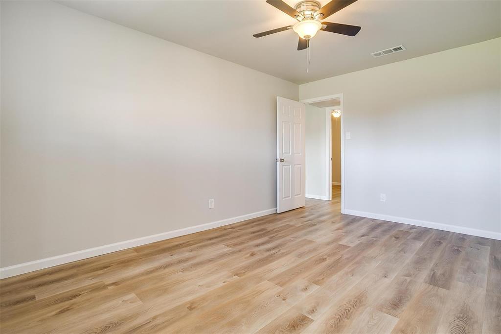 921 Willow Circle South Burleson, TX 76028 - Photo 6 of 25