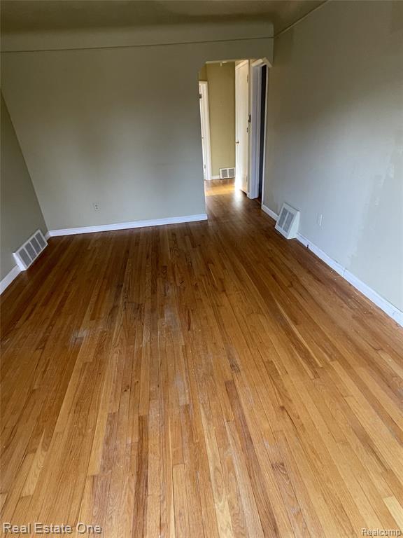 1078 Dover Road Pontiac, MI 48341 - Photo 4 of 10 Gallery Image 4