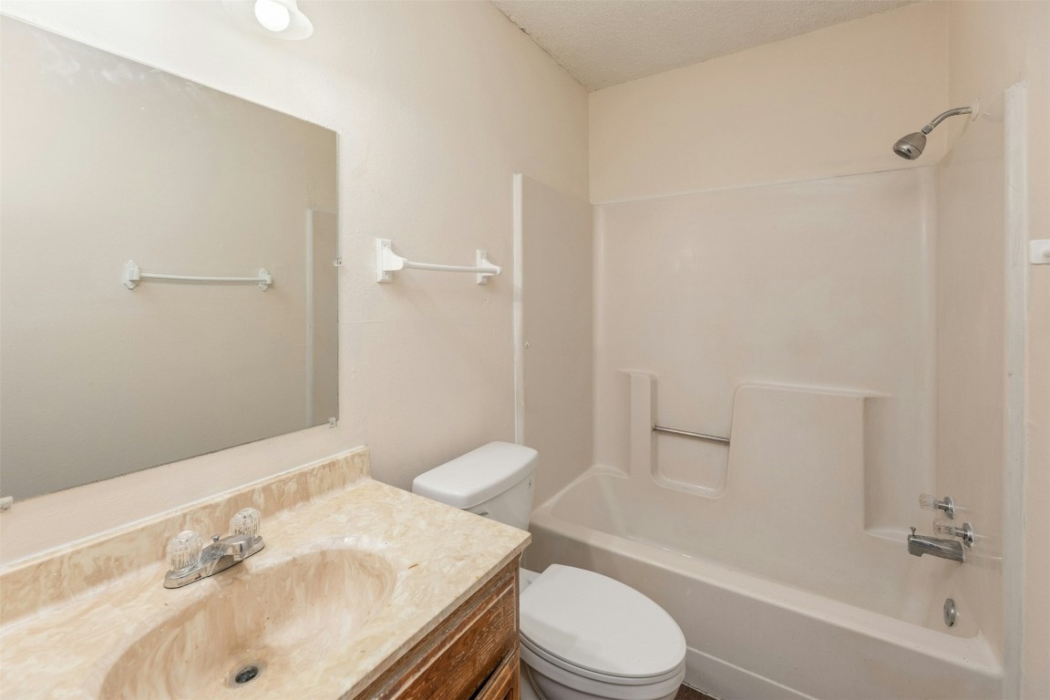 8412 Garcreek Circle Austin, TX 78724 - Photo 30 of 40 The full bathroom in Unit B provides a shower/tub combo and a single vanity with excellent potential to be updated over time.