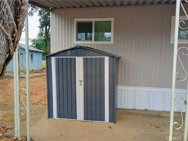 a view of outdoor space yard and porch