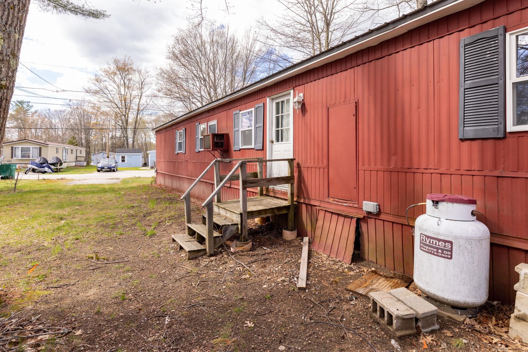 56 Royal Crst Park Rochester, NH 03867 - Photo 16 of 18