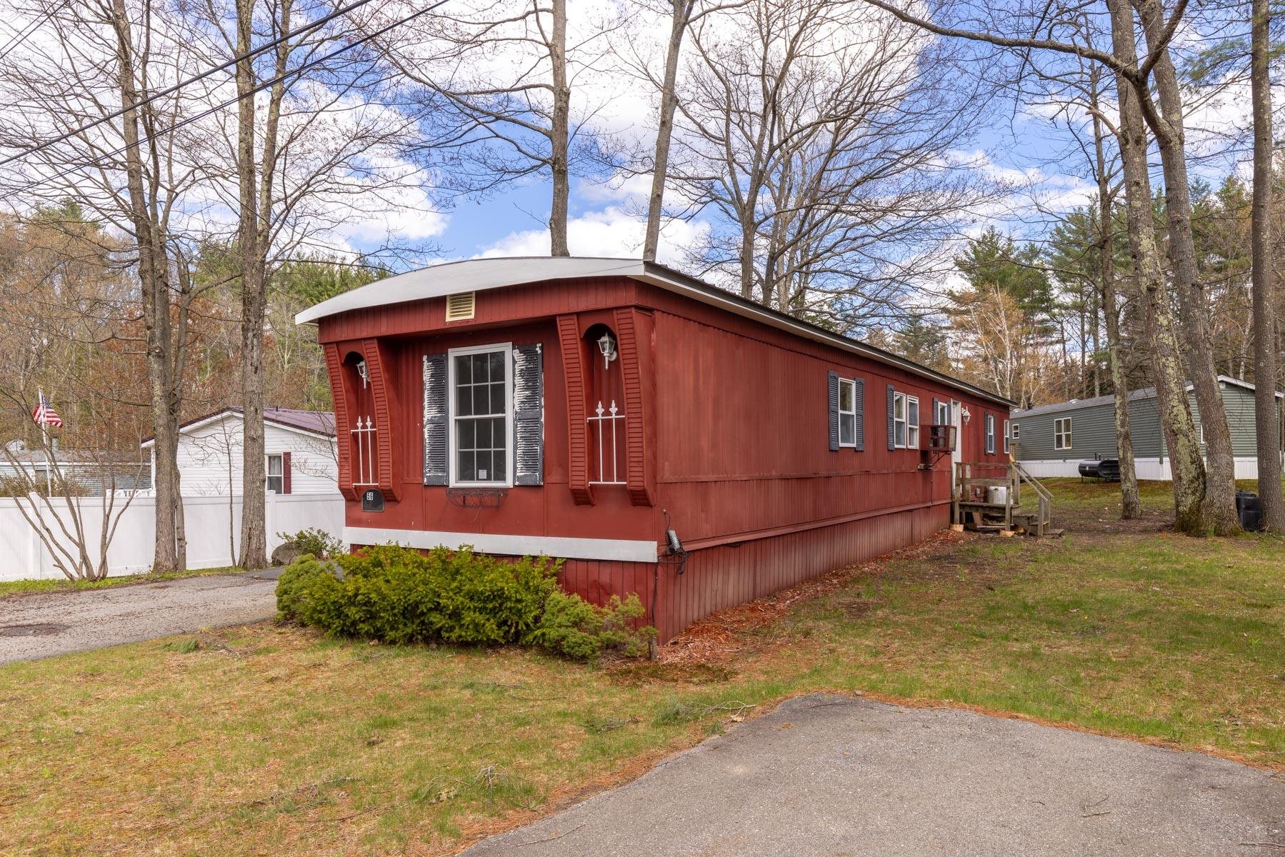 56 Royal Crst Park Rochester, NH 03867 - Photo 2 of 18