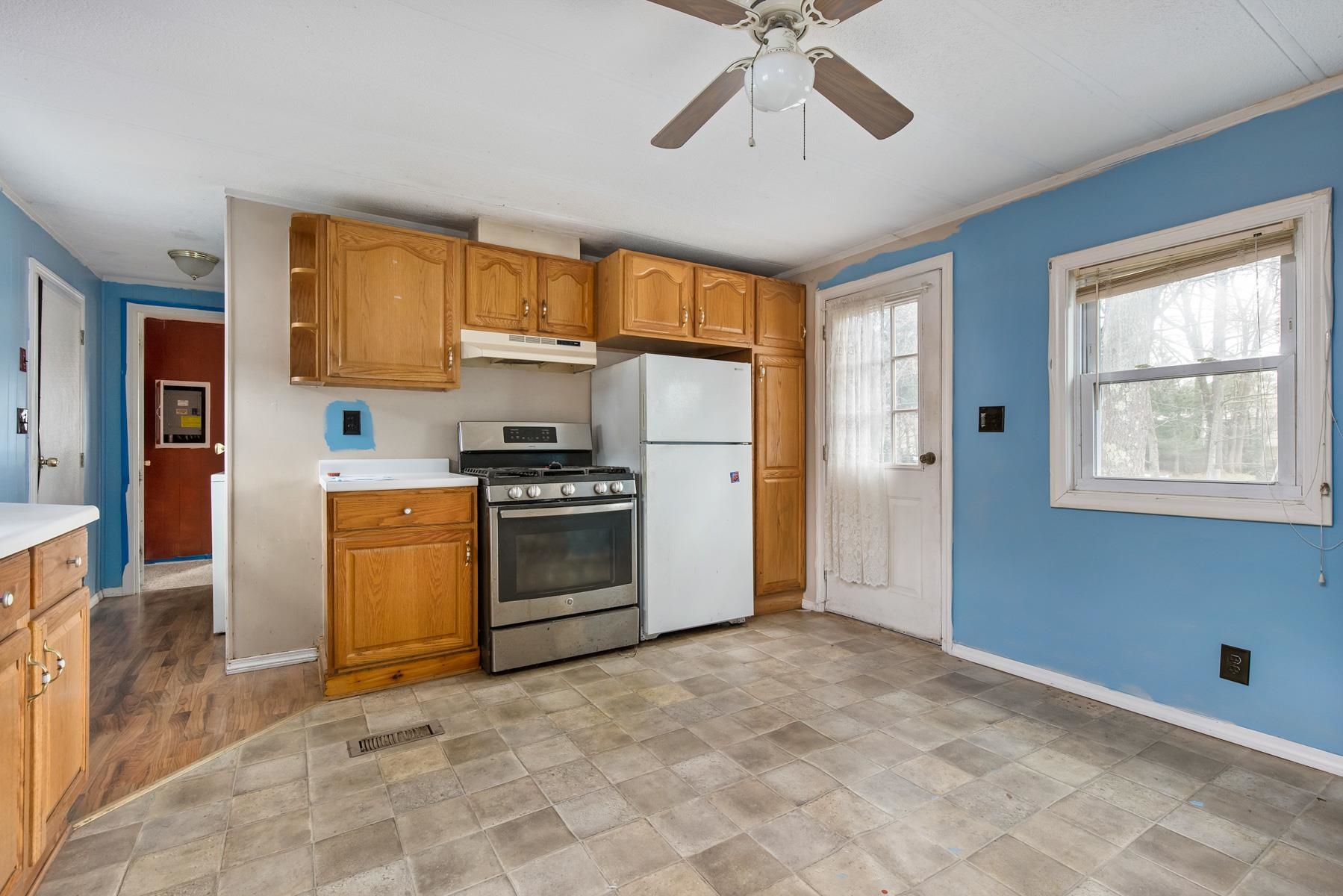 56 Royal Crst Park Rochester, NH 03867 - Photo 4 of 18