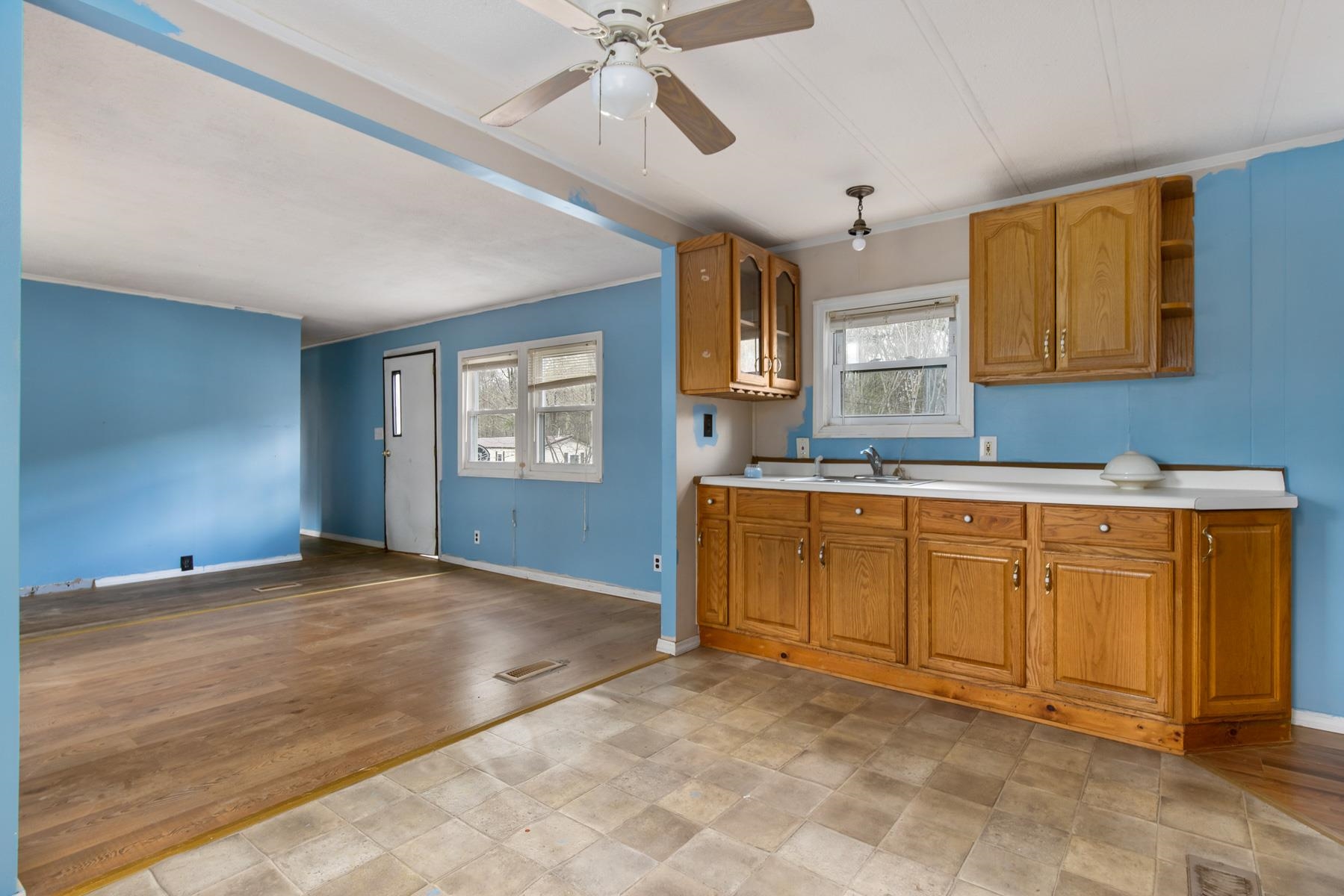 56 Royal Crst Park Rochester, NH 03867 - Photo 5 of 18