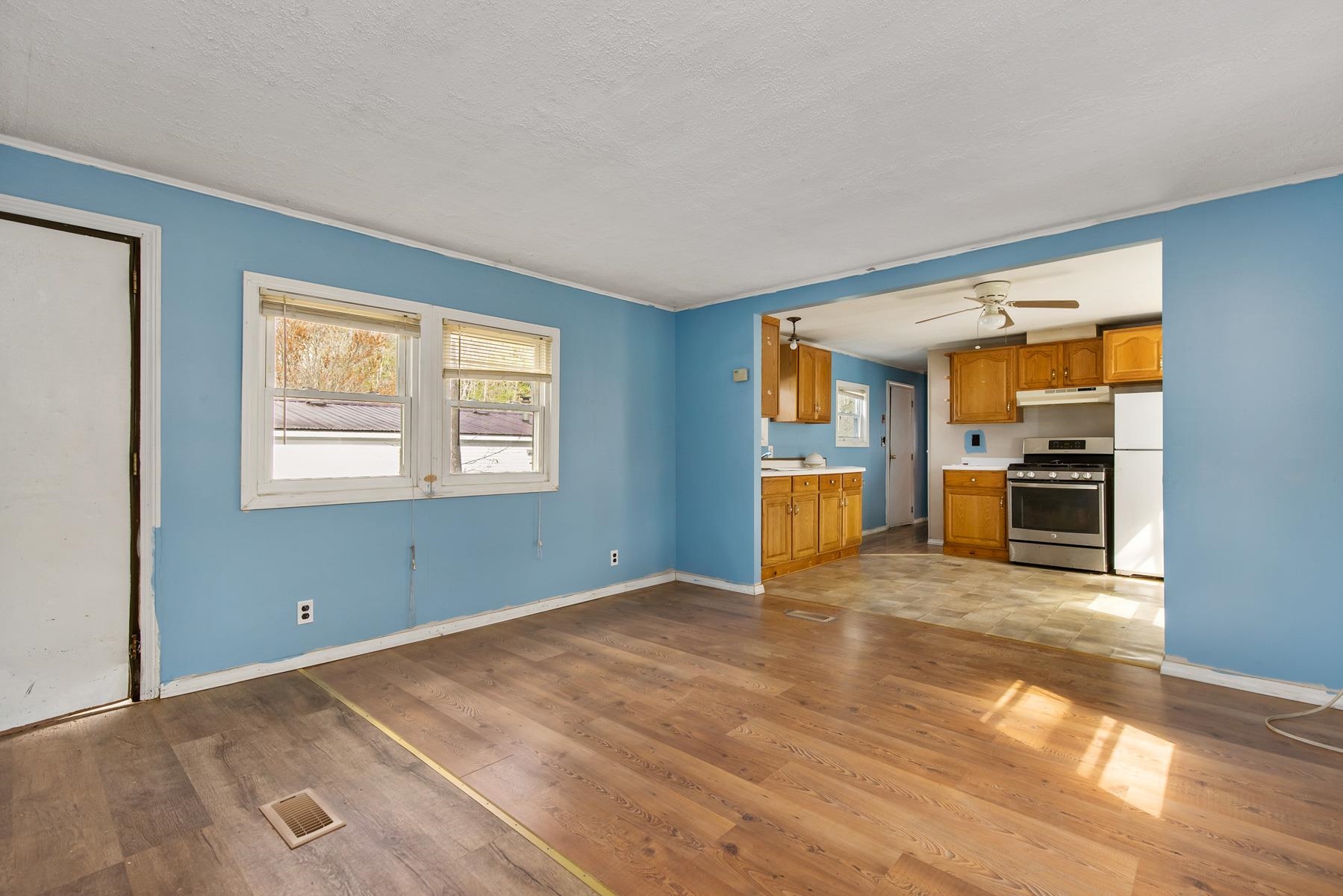 56 Royal Crst Park Rochester, NH 03867 - Photo 7 of 18