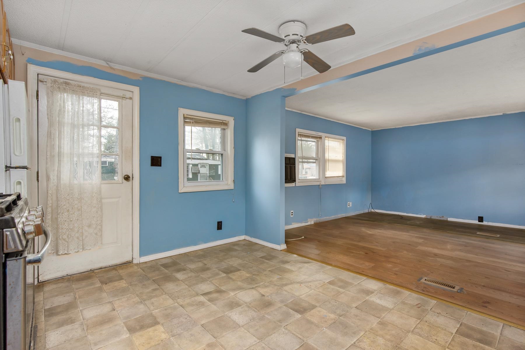 56 Royal Crst Park Rochester, NH 03867 - Photo 9 of 18