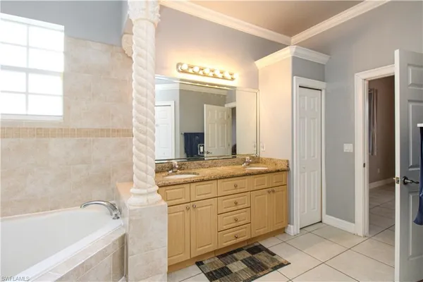 $2,700 | 2310 2nd Avenue Southeast, Naples, FL 34117