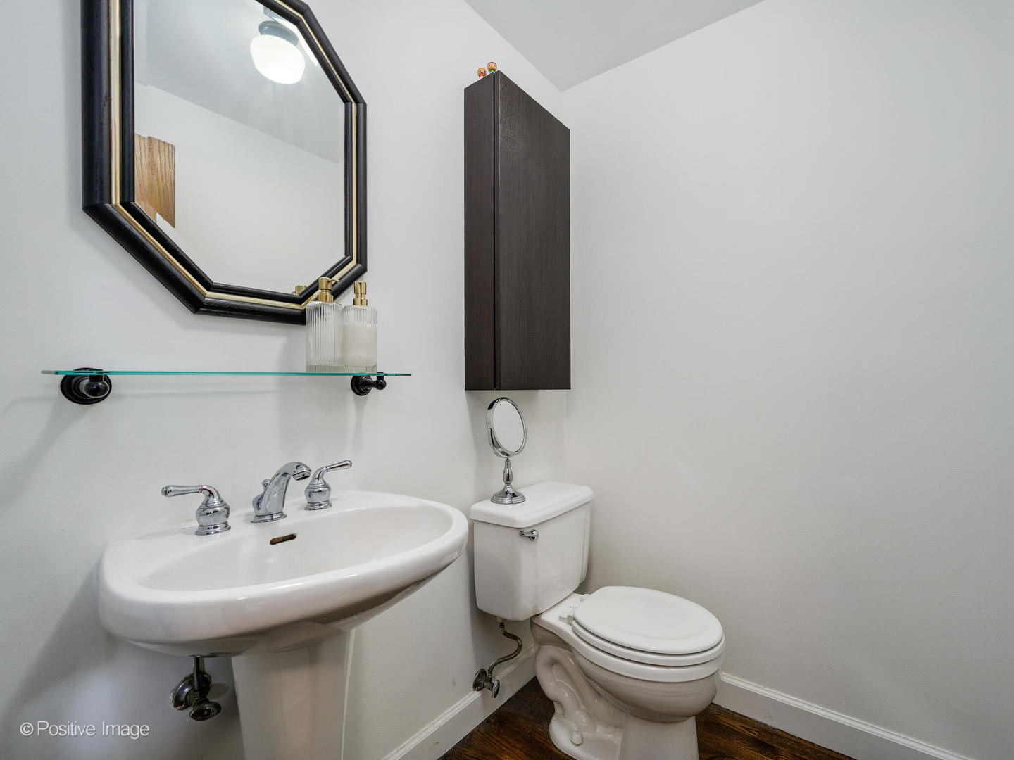 550 West 45th Street Chicago, IL 60609 - Photo 14 of 24 a bathroom with a sink and a toilet